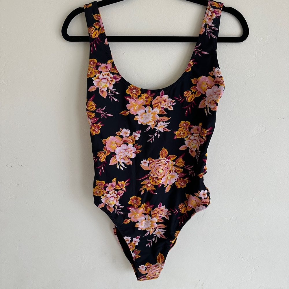 Volcom Floral one piece, XL
